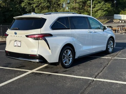 Another view of 2024 Toyota Sienna Limited for sale in Ballwin, MO at Jay Wolfe Toyota of West County