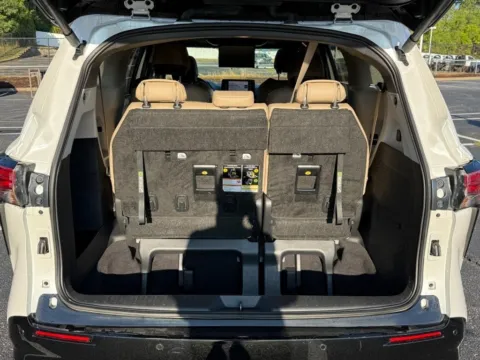More photos of 2024 Toyota Sienna Limited at Jay Wolfe Toyota of West County, MO