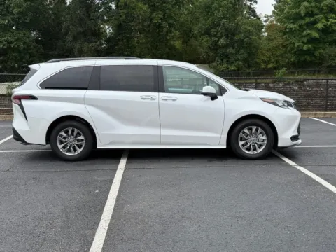 Photos of 2025 Toyota Sienna XLE for sale in Ballwin, MO at Jay Wolfe Toyota of West County