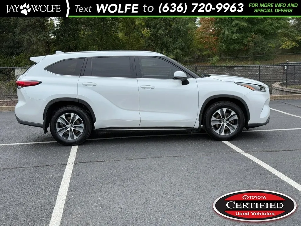 White 2023 Toyota Highlander XLE for sale in Ballwin, MO