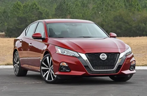 Red 2020 Nissan Altima 2.5 Platinum for sale in Ballwin, MO