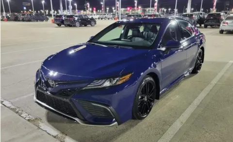Blue 2022 Toyota Camry Hybrid XSE for sale in Ballwin, MO