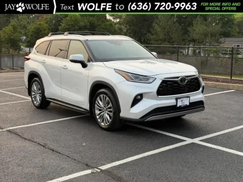 White 2024 Toyota Highlander Platinum for sale in Ballwin, MO