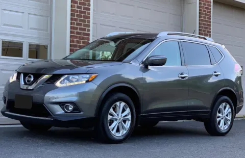 Gray 2016 Nissan Rogue SV for sale in Ballwin, MO