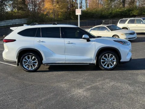 Photos of 2022 Toyota Highlander Hybrid Limited for sale in Ballwin, MO at Jay Wolfe Toyota of West County