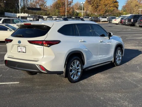 Another view of 2022 Toyota Highlander Hybrid Limited for sale in Ballwin, MO at Jay Wolfe Toyota of West County