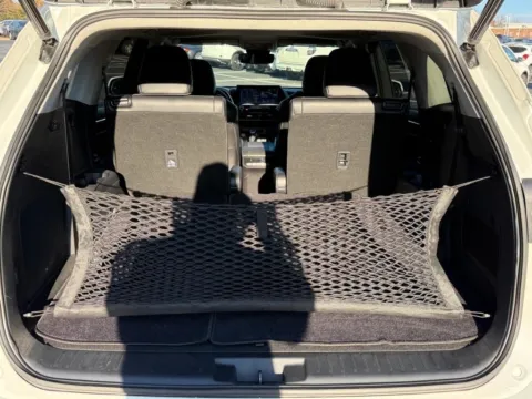 More photos of 2022 Toyota Highlander Hybrid Limited at Jay Wolfe Toyota of West County, MO