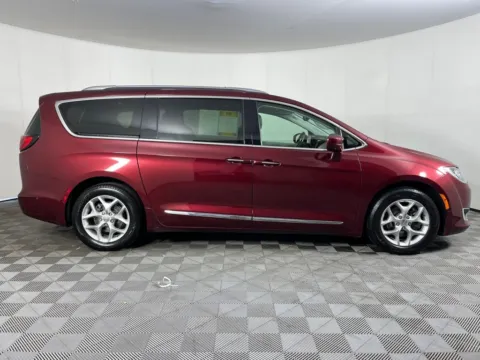 More photos of 2018 Chrysler Pacifica Touring L Plus at Bud Clary Subaru Longview, WA