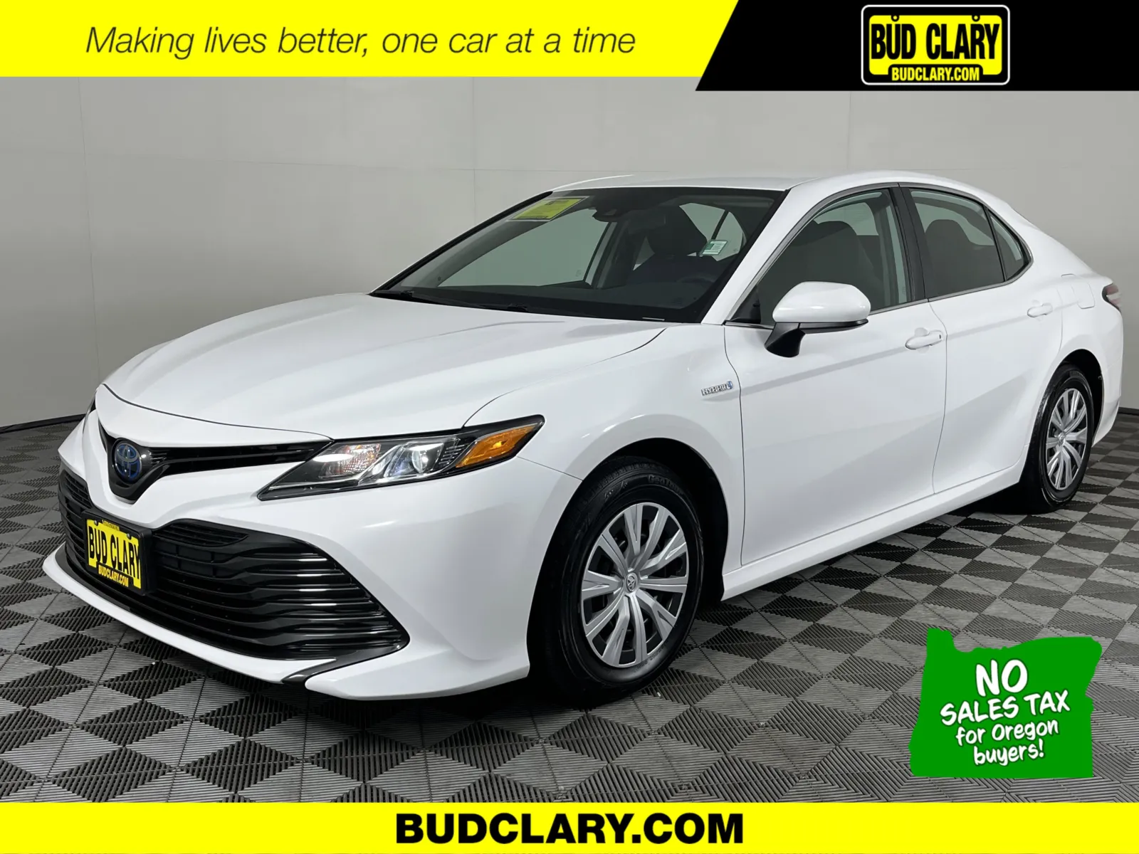White 2020 Toyota Camry Hybrid LE for sale in Longview, WA