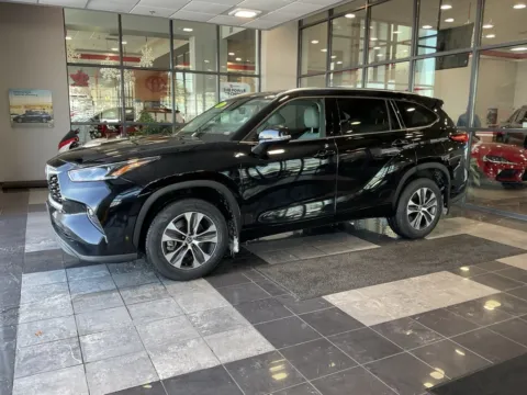Another view of 2021 Toyota Highlander XLE for sale in Kansas City, MO at Jay Wolfe Toyota