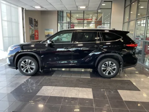 More photos of 2021 Toyota Highlander XLE at Jay Wolfe Toyota, MO