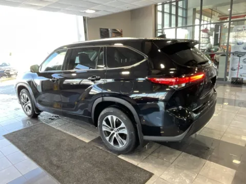 More photos of 2021 Toyota Highlander XLE at Jay Wolfe Toyota, MO