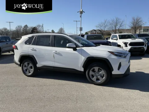White 2025 Toyota RAV4 XLE for sale in Kansas City, MO