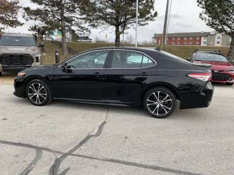 More photos of 2019 Toyota Camry SE at Jay Wolfe Toyota, MO