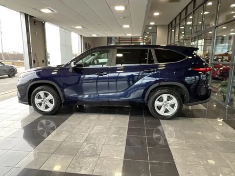 More photos of 2023 Toyota Highlander L at Jay Wolfe Toyota, MO