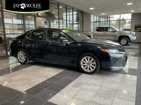 Green 2018 Toyota Camry LE for sale in Kansas City, MO