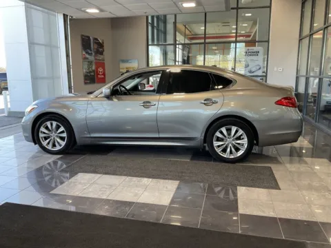 More photos of 2011 INFINITI M56 X at Jay Wolfe Toyota, MO