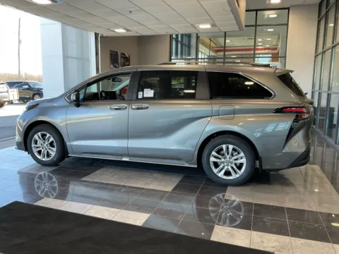 More photos of 2026 Toyota Sienna XLE at Jay Wolfe Toyota, MO