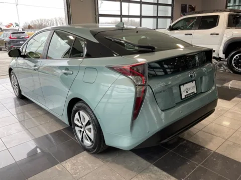 More photos of 2017 Toyota Prius Three at Jay Wolfe Toyota, MO