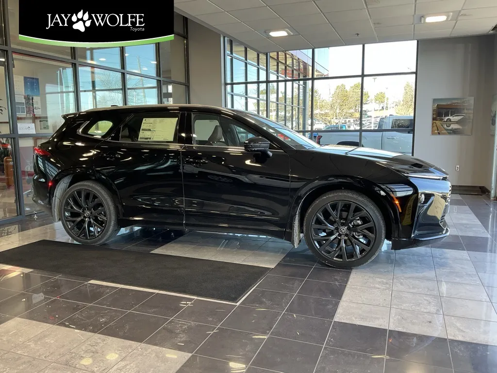 Black 2025 Toyota Crown Signia Limited for sale in Kansas City, MO