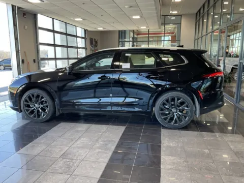 More photos of 2025 Toyota Crown Signia Limited at Jay Wolfe Toyota, MO