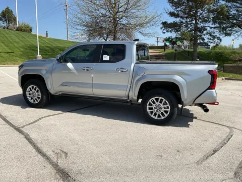 More photos of 2026 Toyota Tacoma Hybrid Limited at Jay Wolfe Toyota, MO