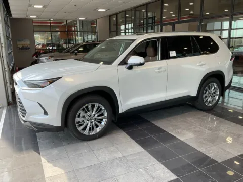Another view of 2026 Toyota Grand Highlander Platinum for sale in Kansas City, MO at Jay Wolfe Toyota