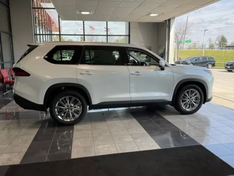 More photos of 2026 Toyota Grand Highlander Platinum at Jay Wolfe Toyota, MO