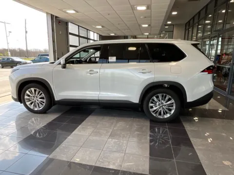 More photos of 2026 Toyota Grand Highlander Platinum at Jay Wolfe Toyota, MO