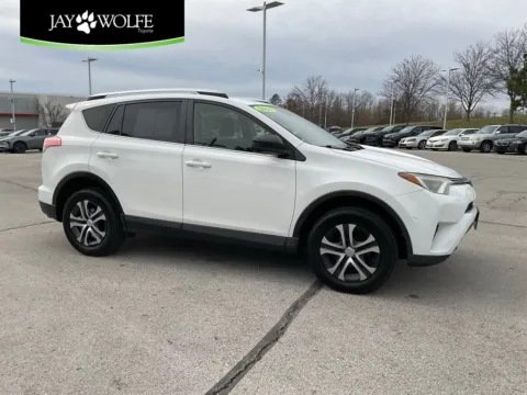 White 2016 Toyota RAV4 LE for sale in Kansas City, MO