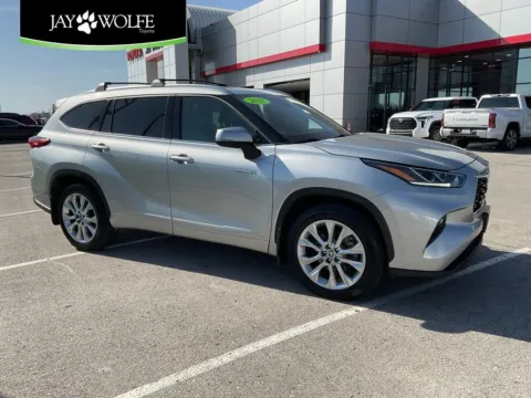 Silver 2021 Toyota Highlander Hybrid Limited for sale in Kansas City, MO