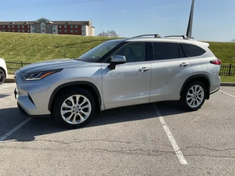 Another view of 2021 Toyota Highlander Hybrid Limited for sale in Kansas City, MO at Jay Wolfe Toyota