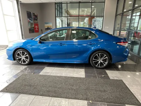 More photos of 2020 Toyota Camry Hybrid SE at Jay Wolfe Toyota, MO