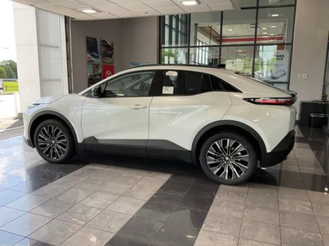 More photos of 2026 Toyota C-HR XSE at Jay Wolfe Toyota, MO