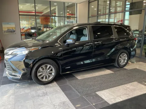Another view of 2021 Toyota Sienna XLE for sale in Kansas City, MO at Jay Wolfe Toyota