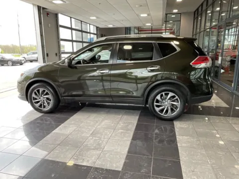 More photos of 2016 Nissan Rogue SL at Jay Wolfe Toyota, MO