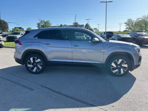 More photos of 2025 Volkswagen Atlas Cross Sport 2.0T SE w/Technology at Jay Wolfe Toyota, MO