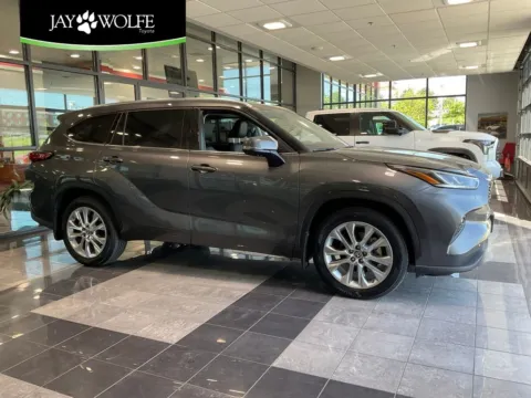 Gray 2023 Toyota Highlander Limited for sale in Kansas City, MO