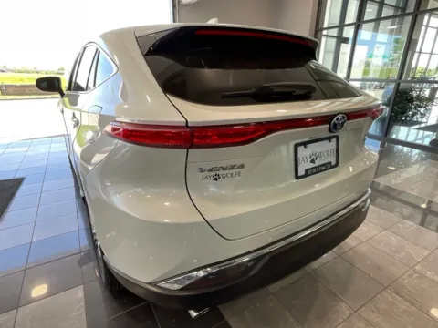 More photos of 2022 Toyota Venza Limited at Jay Wolfe Toyota, MO