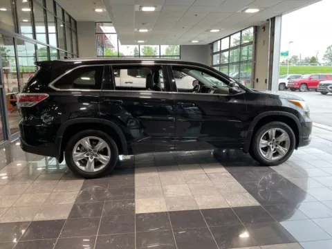 More photos of 2016 Toyota Highlander Limited at Jay Wolfe Toyota, MO