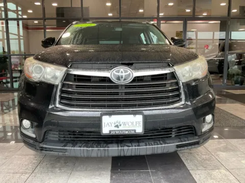 Photos of 2016 Toyota Highlander Limited for sale in Kansas City, MO at Jay Wolfe Toyota