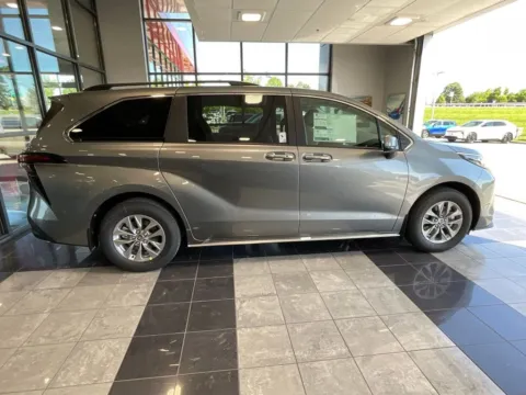 More photos of 2026 Toyota Sienna XLE at Jay Wolfe Toyota, MO