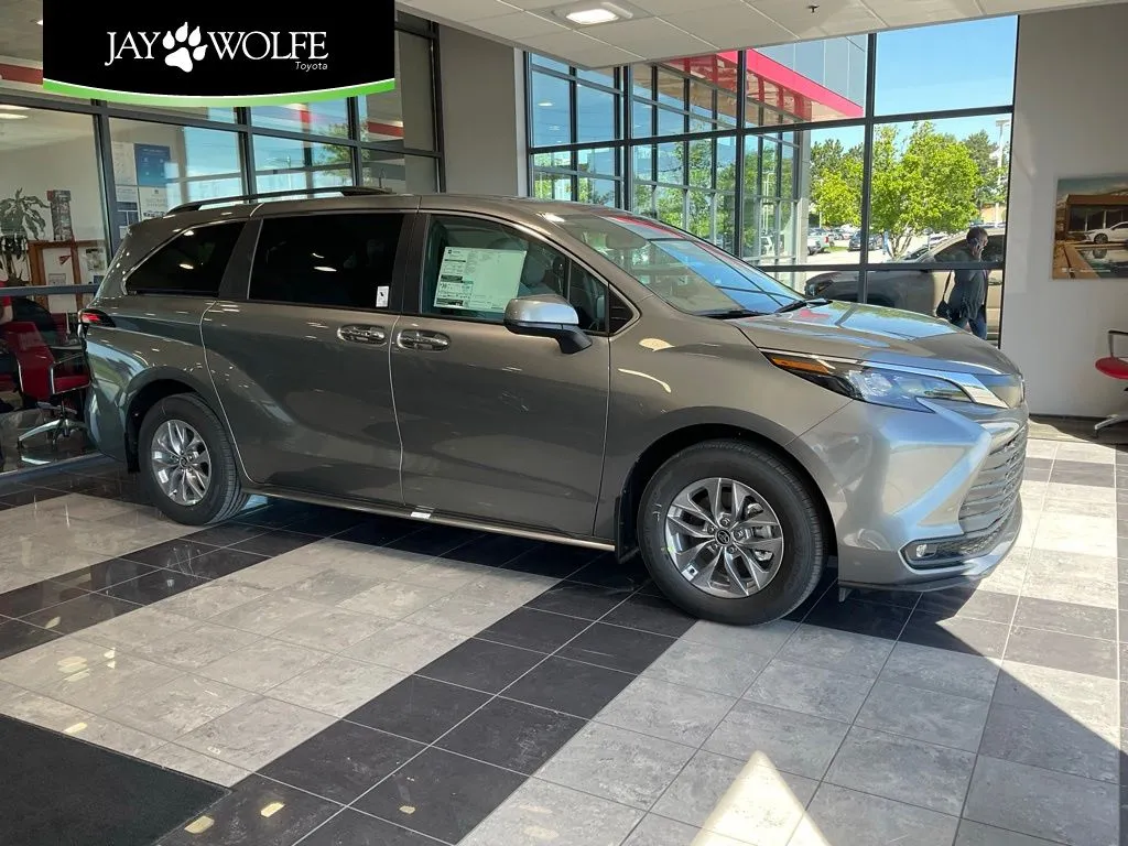 Black 2026 Toyota Sienna XLE for sale in Kansas City, MO