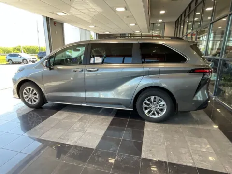 More photos of 2026 Toyota Sienna XLE at Jay Wolfe Toyota, MO