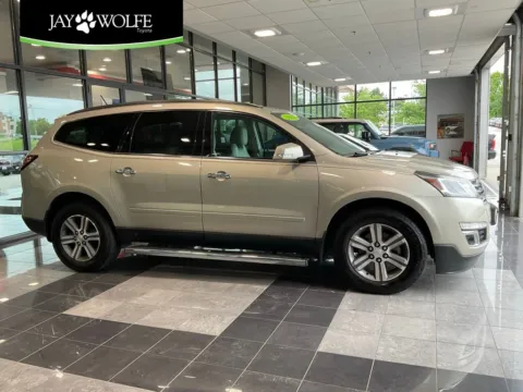 Silver 2015 Chevrolet Traverse 2LT for sale in Kansas City, MO