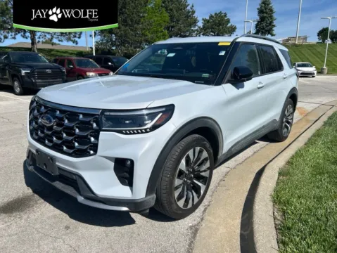 White 2025 Ford Explorer Platinum for sale in Kansas City, MO