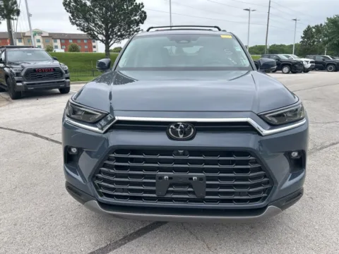 Photos of 2025 Toyota Grand Highlander Platinum for sale in Kansas City, MO at Jay Wolfe Toyota