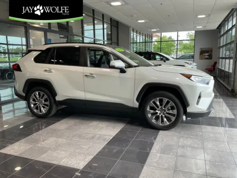 White 2020 Toyota RAV4 Limited for sale in Kansas City, MO