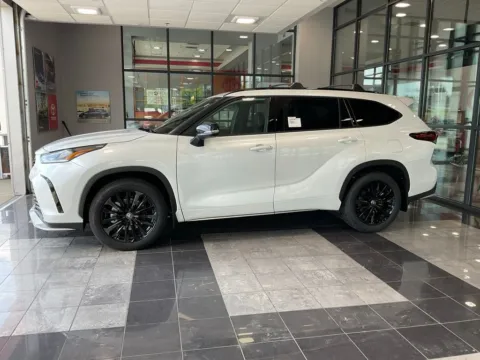 Another view of 2026 Toyota Highlander XSE for sale in Kansas City, MO at Jay Wolfe Toyota