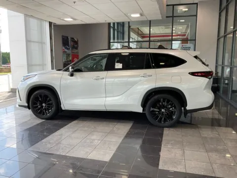 More photos of 2026 Toyota Highlander XSE at Jay Wolfe Toyota, MO